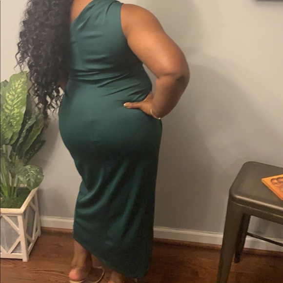 Green Dress with side rouching - Picture 2 of 2